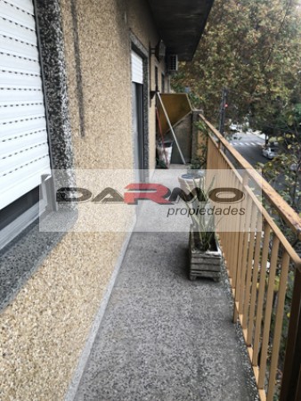 Departamento tipo PH de 3 Amplios Ambientes Al Frente con terraza, 2o piso por escalera - Villa Lugano