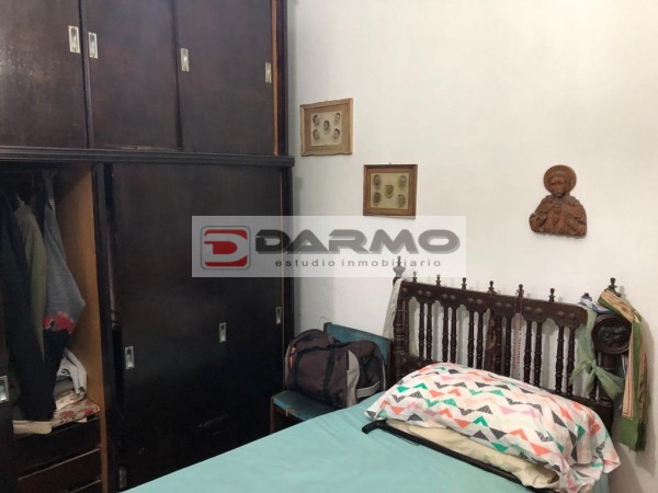 CASA 3 AMBIENTES CON ENTRADA DE AUTO TECHADA EN VILLA RIACHUELO