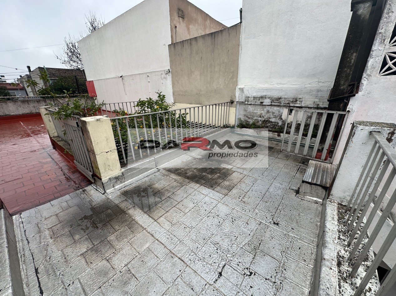 EXCELENTE CASA 3AMB A MTS DE CENTRO COMERCIAL CHILAVERT VILLA LUGANO - GARAJE - PATIO ANDALUZ Y  TERRAZA