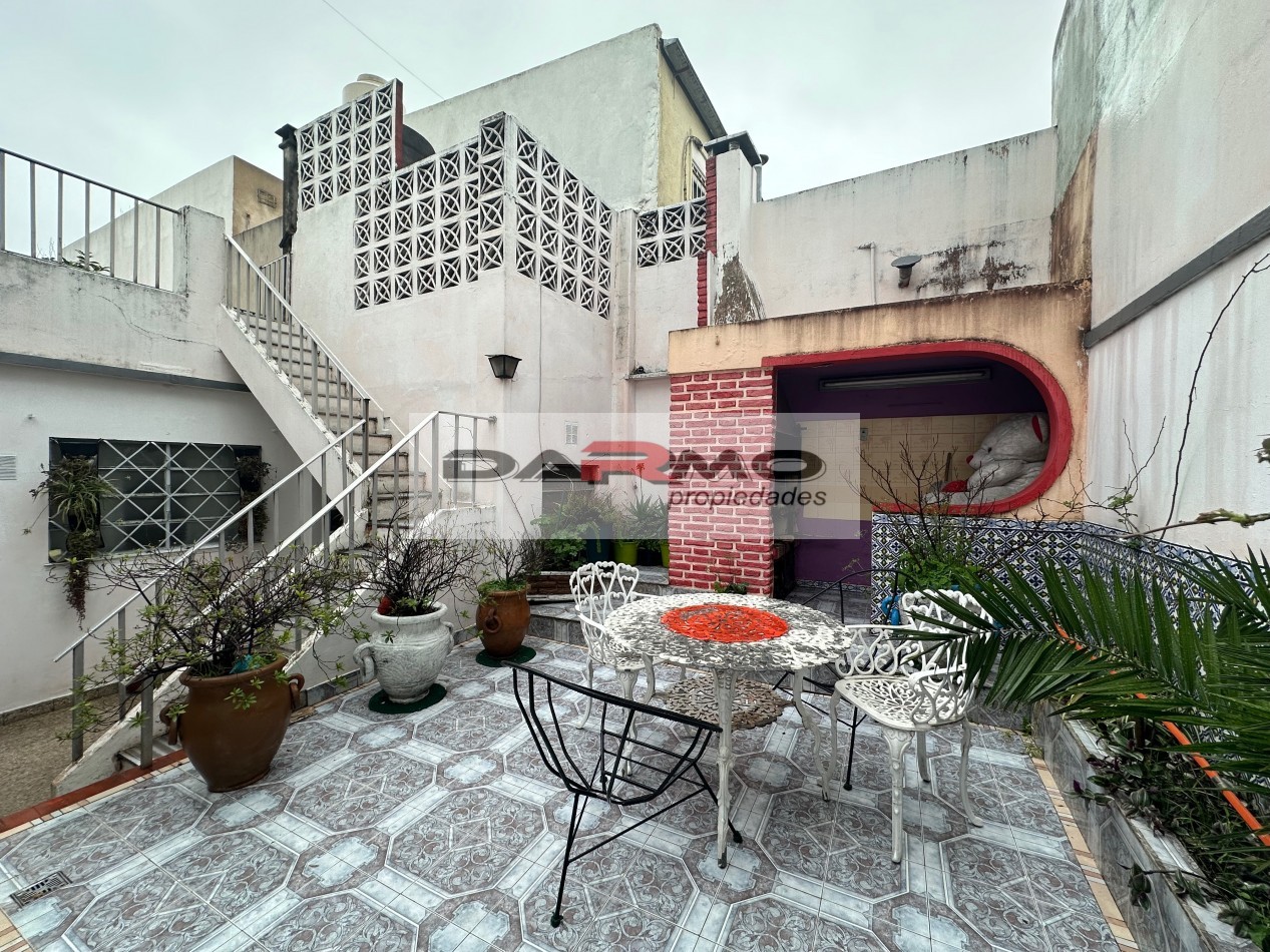 EXCELENTE CASA 3AMB A MTS DE CENTRO COMERCIAL CHILAVERT VILLA LUGANO - GARAJE - PATIO ANDALUZ Y  TERRAZA