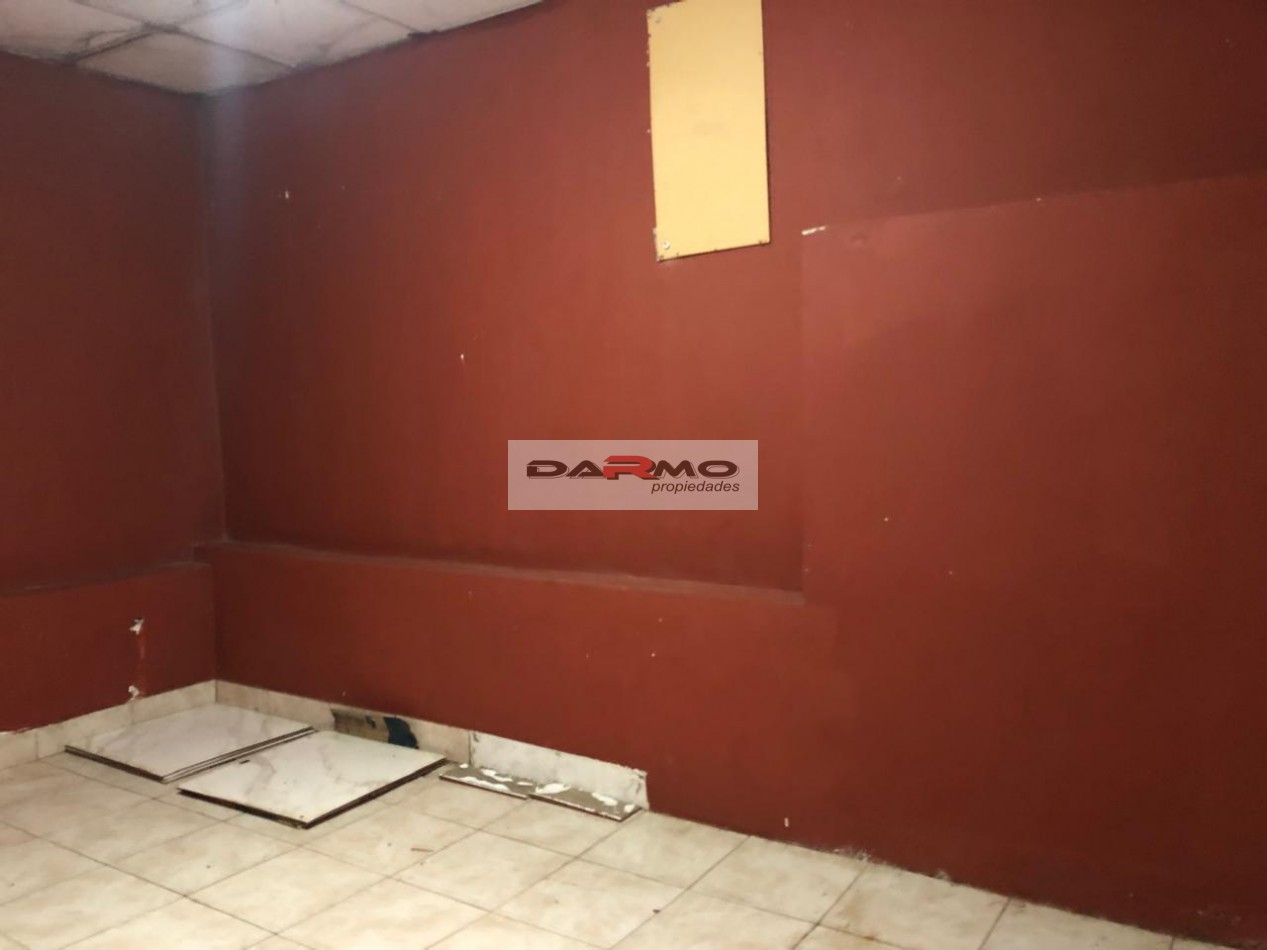 ALQUILER EXCELENTE GALPON CON VIVIENDA DE 5 AMB. ENTRADA DE CAMION 200M2 TOTAL APROX EN VILLA SOLDATI