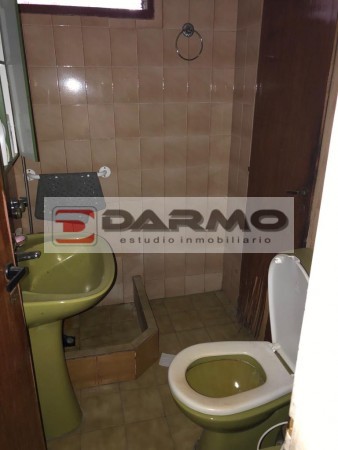 CASA 3 AMBIENTES CON ENTRADA DE AUTO TECHADA EN VILLA RIACHUELO