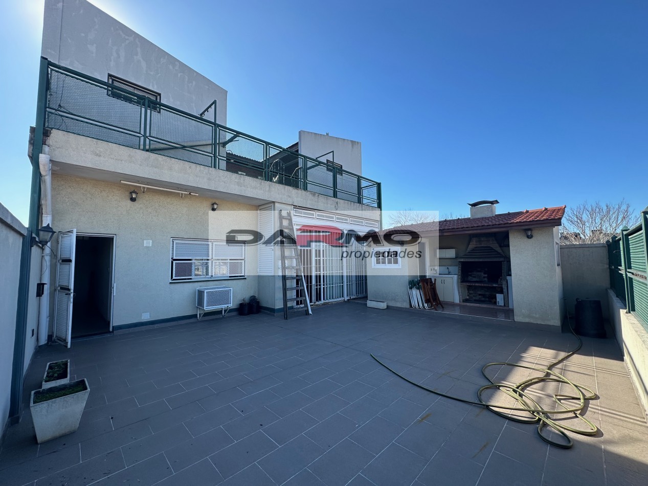 EXCELENTE CASA 9 AMBIENTES IDEAL USO VIVIENDA, COMERCIAL O PROFESIONAL, CLINICA MEDICA, 670 M2 - VILLA LUGANO