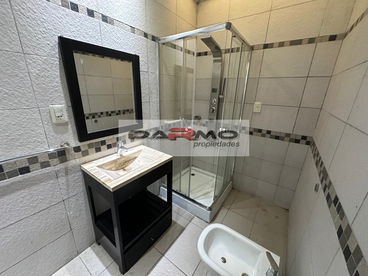 EXCELENTE CASA 3AMB A MTS DE CENTRO COMERCIAL CHILAVERT VILLA LUGANO - GARAJE - PATIO ANDALUZ Y  TERRAZA