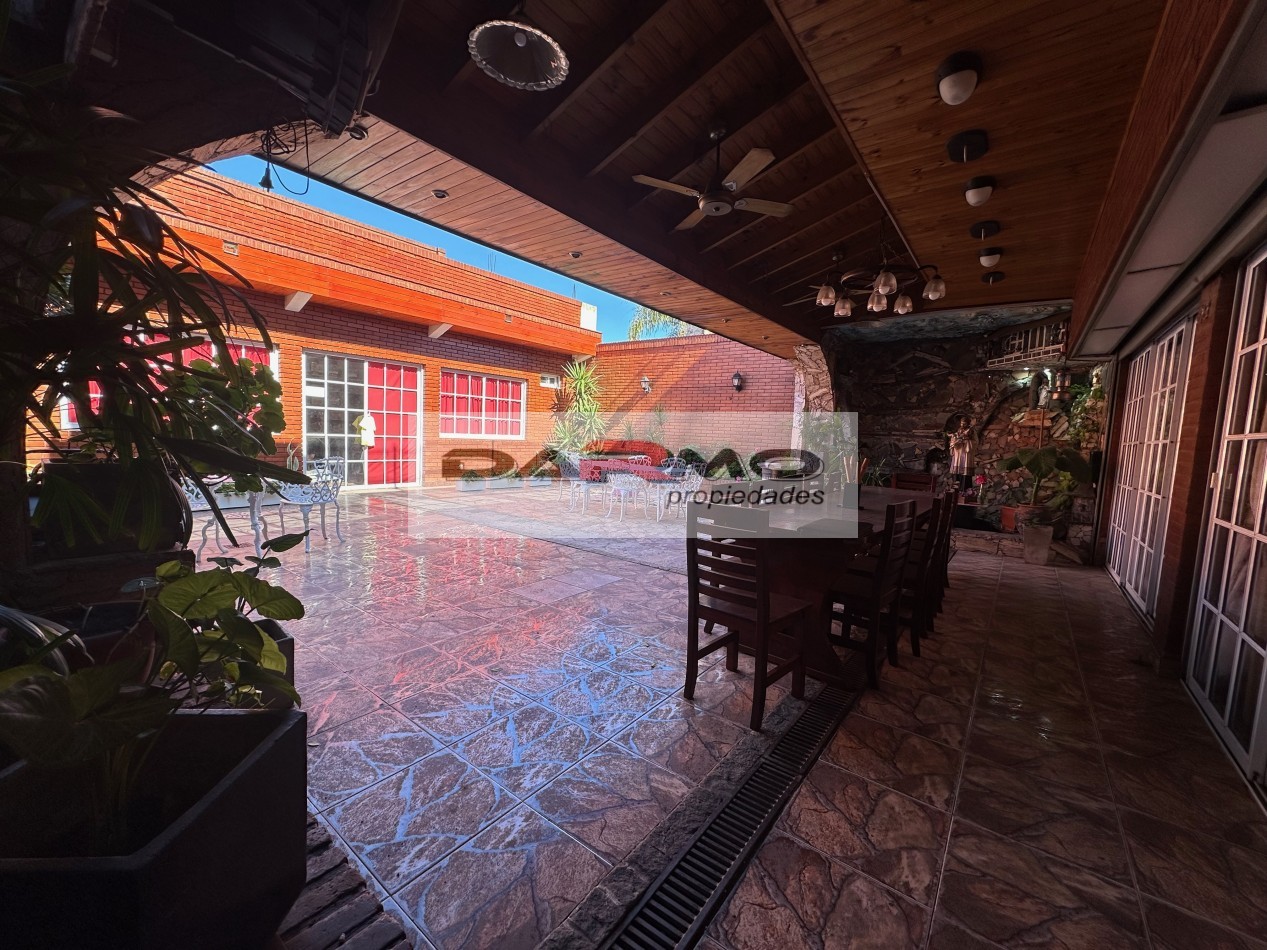 EXCELENTE CASA 9 AMBIENTES IDEAL USO VIVIENDA, COMERCIAL O PROFESIONAL, CLINICA MEDICA, 670 M2 - VILLA LUGANO