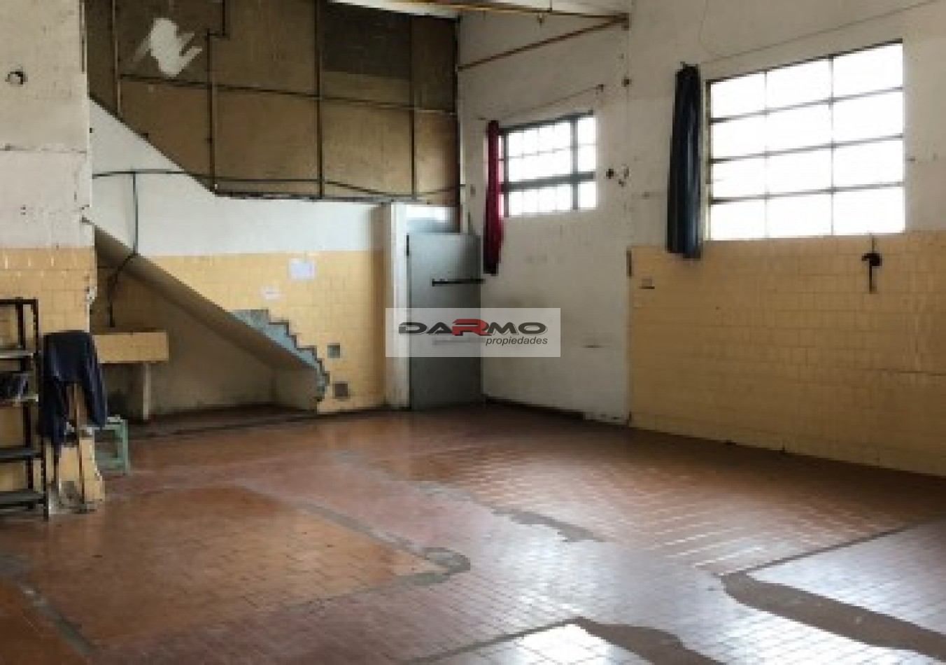 ALQUILER EXCELENTE GALPON CON VIVIENDA DE 5 AMB. ENTRADA DE CAMION 200M2 TOTAL APROX EN VILLA SOLDATI