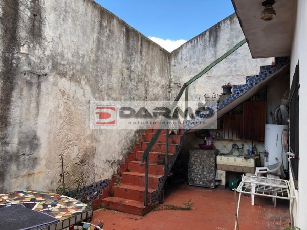 CASA 3 AMBIENTES CON ENTRADA DE AUTO TECHADA EN VILLA RIACHUELO