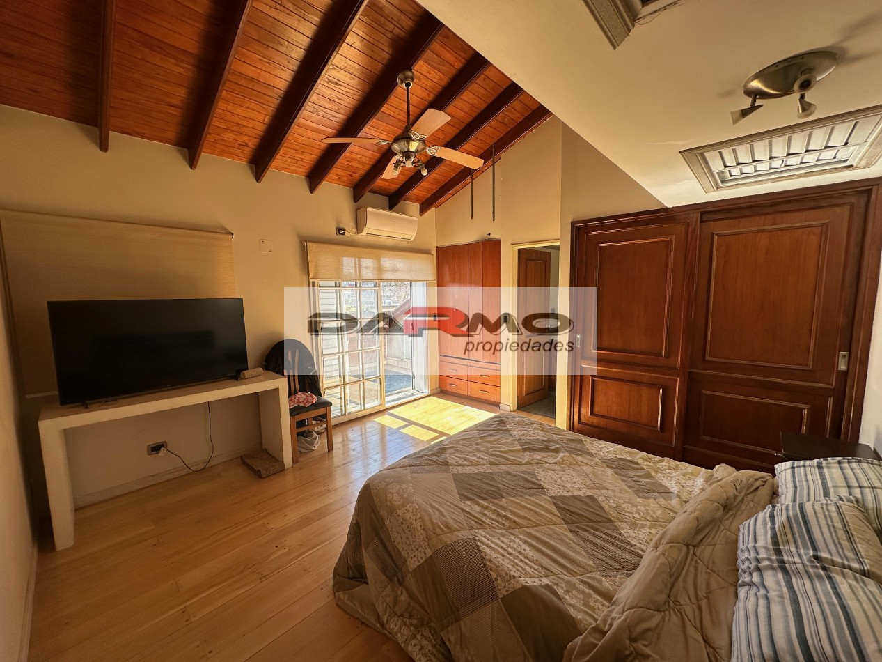 EXCELENTE CASA 9 AMBIENTES IDEAL USO VIVIENDA, COMERCIAL O PROFESIONAL, CLINICA MEDICA, 670 M2 - VILLA LUGANO