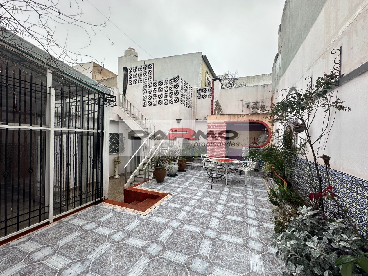 EXCELENTE CASA 3AMB A MTS DE CENTRO COMERCIAL CHILAVERT VILLA LUGANO - GARAJE - PATIO ANDALUZ Y  TERRAZA