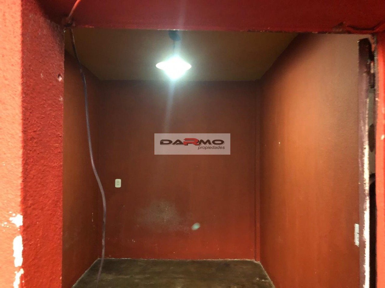ALQUILER EXCELENTE GALPON CON VIVIENDA DE 5 AMB. ENTRADA DE CAMION 200M2 TOTAL APROX EN VILLA SOLDATI