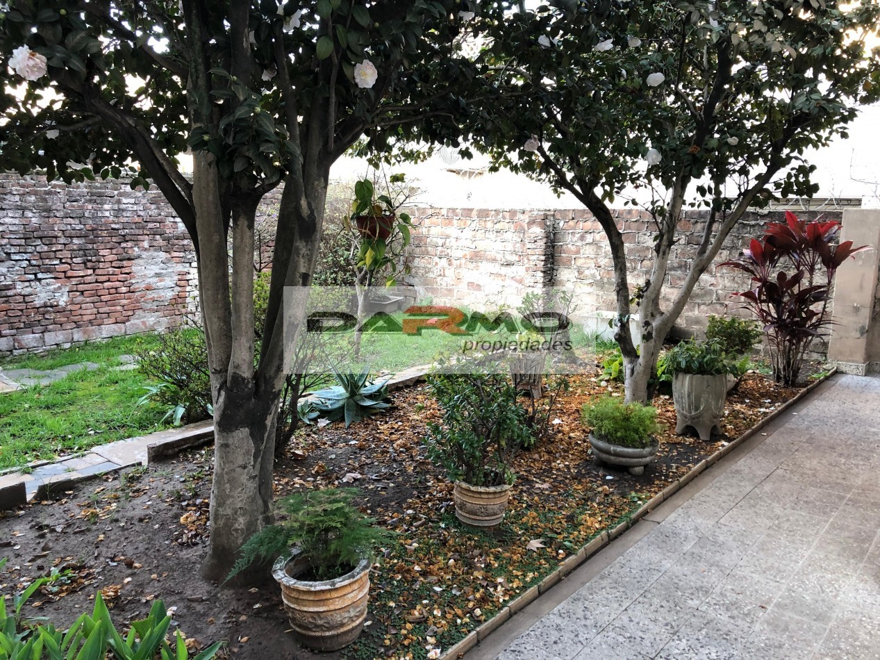 CASA 3 AMB CON JARDIN PROXIMO AL CENTRO COMERCIAL CHILAVERT VILLA LUGANO