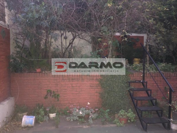 DEPARTAMENTO EN PLANTA BAJA DE 3 AMBIENTES CON GRAN PATIO CON JARDIN - VILLA LUGANO