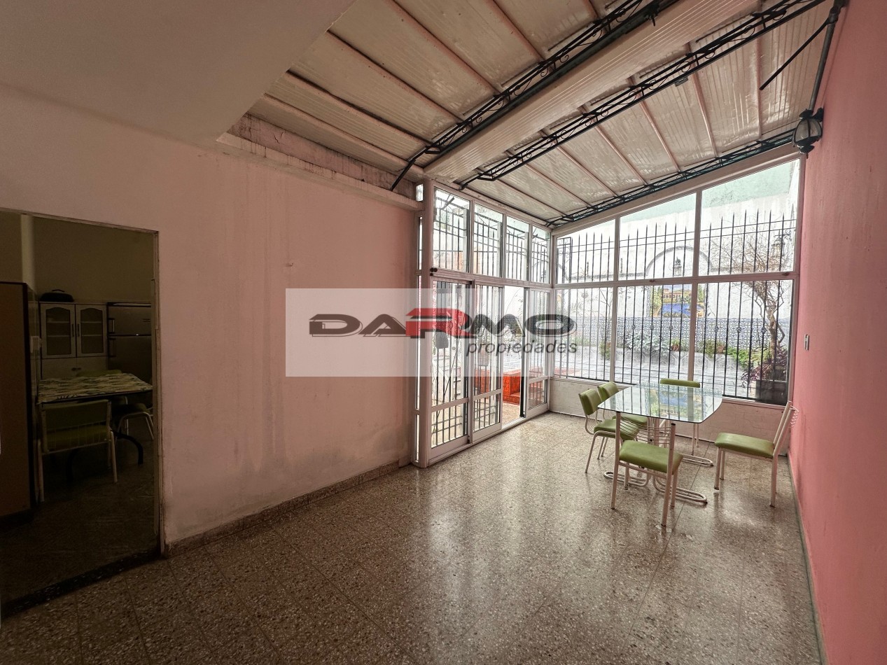 EXCELENTE CASA 3AMB A MTS DE CENTRO COMERCIAL CHILAVERT VILLA LUGANO - GARAJE - PATIO ANDALUZ Y  TERRAZA