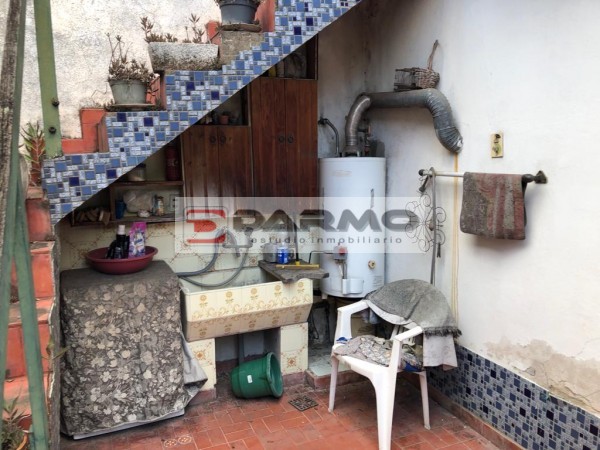 CASA 3 AMBIENTES CON ENTRADA DE AUTO TECHADA EN VILLA RIACHUELO