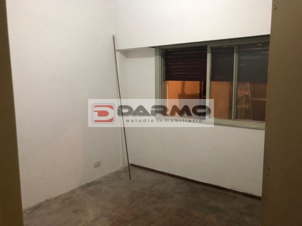 DEPARTAMENTO EN PLANTA BAJA DE 3 AMBIENTES CON GRAN PATIO CON JARDIN - VILLA LUGANO