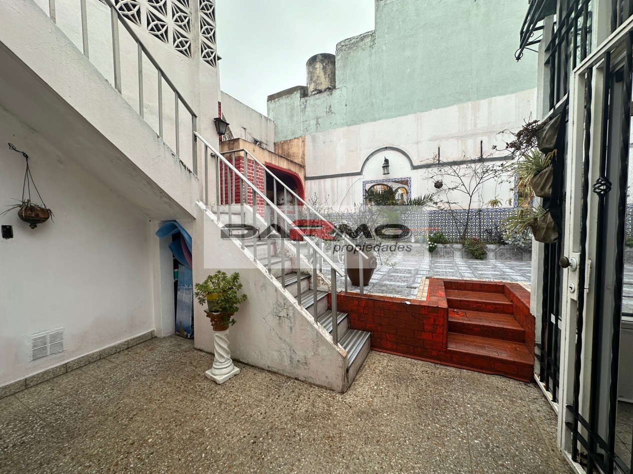 EXCELENTE CASA 3AMB A MTS DE CENTRO COMERCIAL CHILAVERT VILLA LUGANO - GARAJE - PATIO ANDALUZ Y  TERRAZA