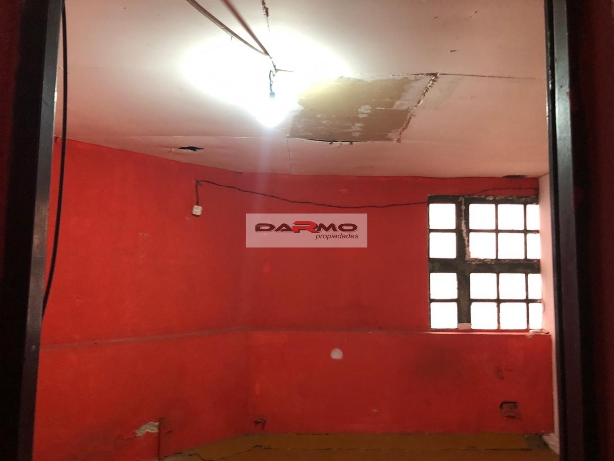 ALQUILER EXCELENTE GALPON CON VIVIENDA DE 5 AMB. ENTRADA DE CAMION 200M2 TOTAL APROX EN VILLA SOLDATI