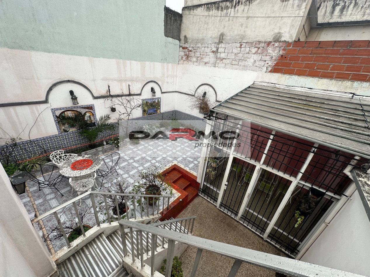 EXCELENTE CASA 3AMB A MTS DE CENTRO COMERCIAL CHILAVERT VILLA LUGANO - GARAJE - PATIO ANDALUZ Y  TERRAZA