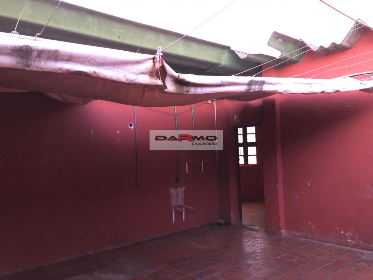 ALQUILER EXCELENTE GALPON CON VIVIENDA DE 5 AMB. ENTRADA DE CAMION 200M2 TOTAL APROX EN VILLA SOLDATI