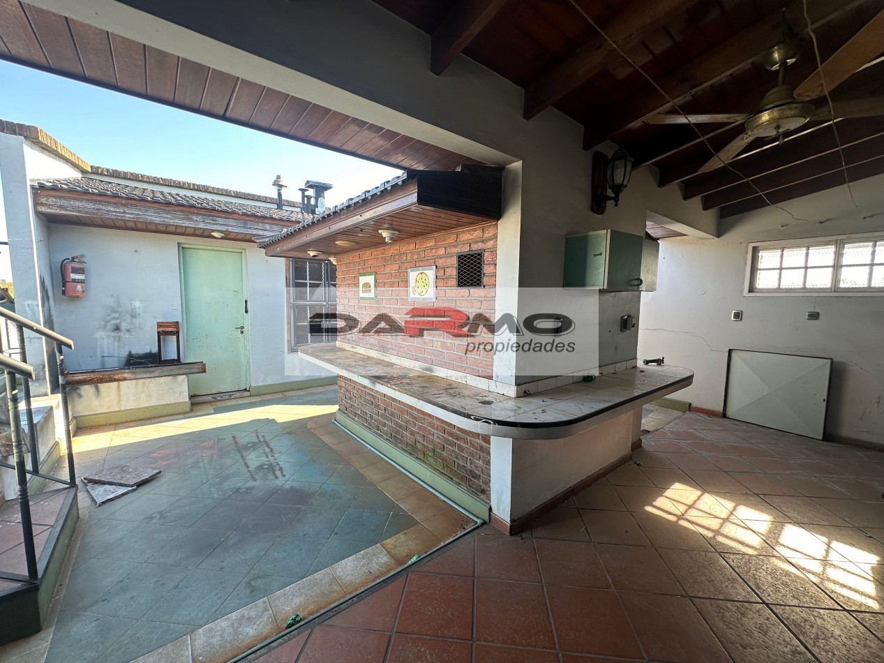 EXCELENTE CASA 9 AMBIENTES IDEAL USO VIVIENDA, COMERCIAL O PROFESIONAL, CLINICA MEDICA, 670 M2 - VILLA LUGANO