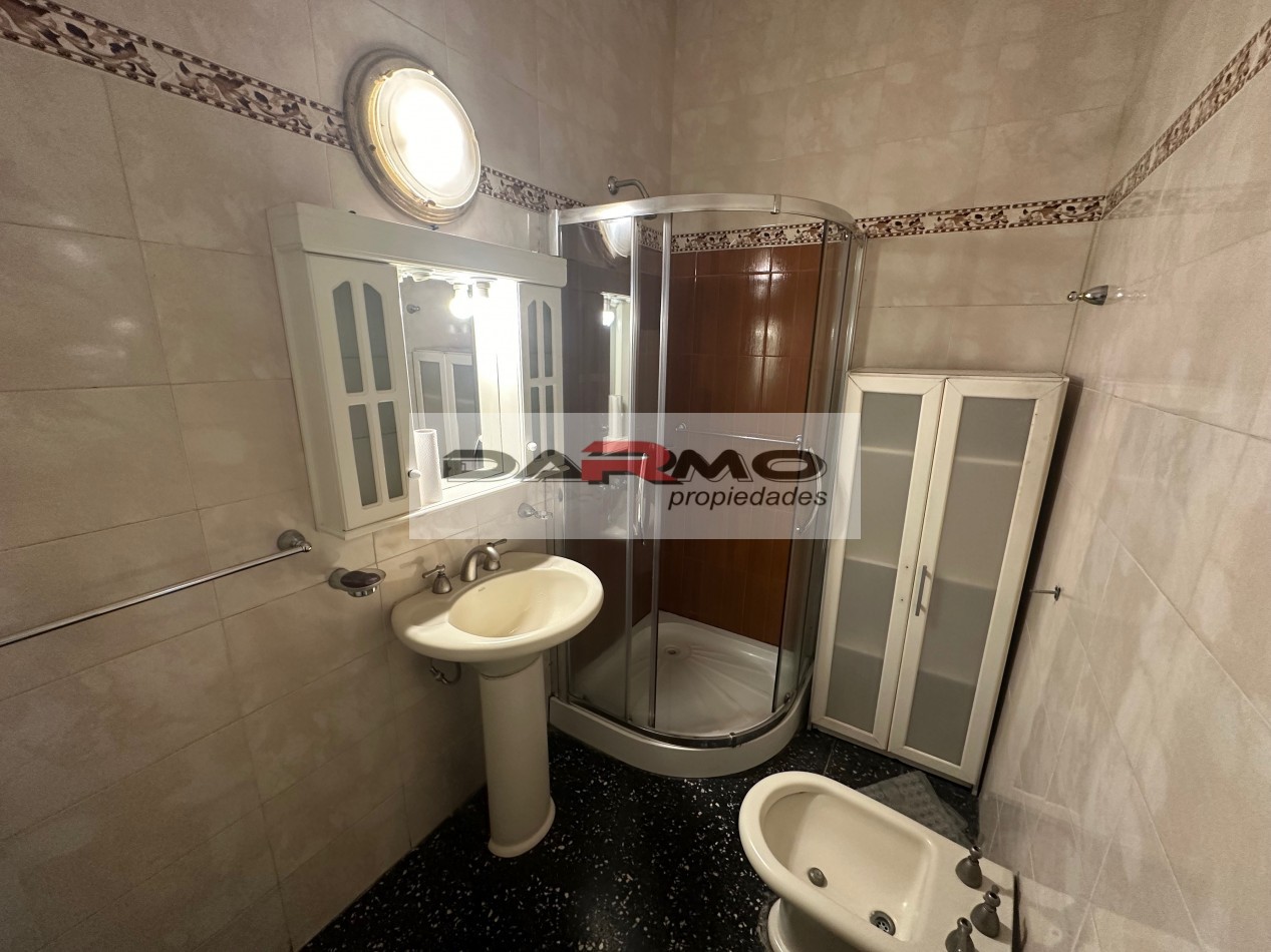 EXCELENTE CASA 3AMB A MTS DE CENTRO COMERCIAL CHILAVERT VILLA LUGANO - GARAJE - PATIO ANDALUZ Y  TERRAZA