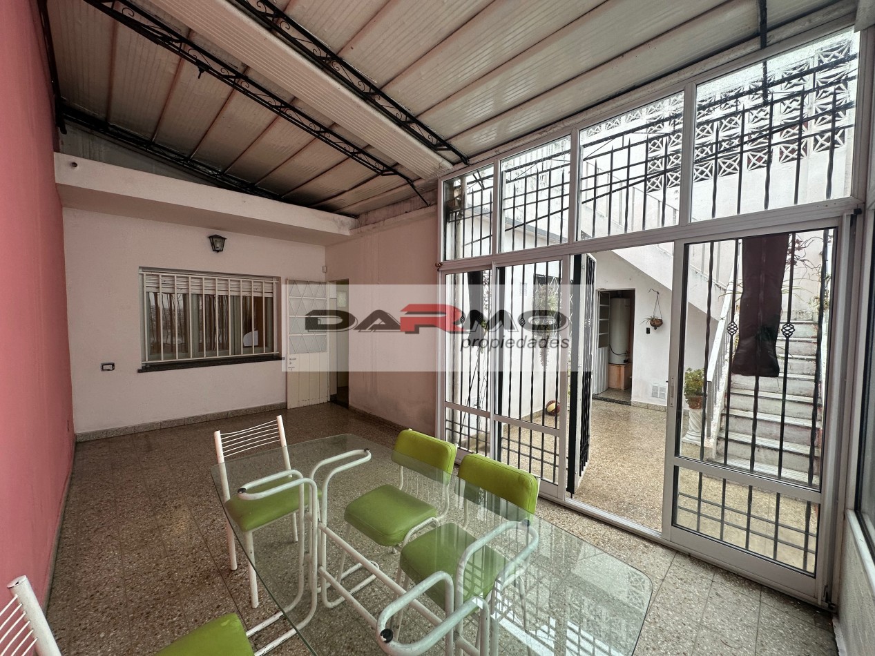 EXCELENTE CASA 3AMB A MTS DE CENTRO COMERCIAL CHILAVERT VILLA LUGANO - GARAJE - PATIO ANDALUZ Y  TERRAZA