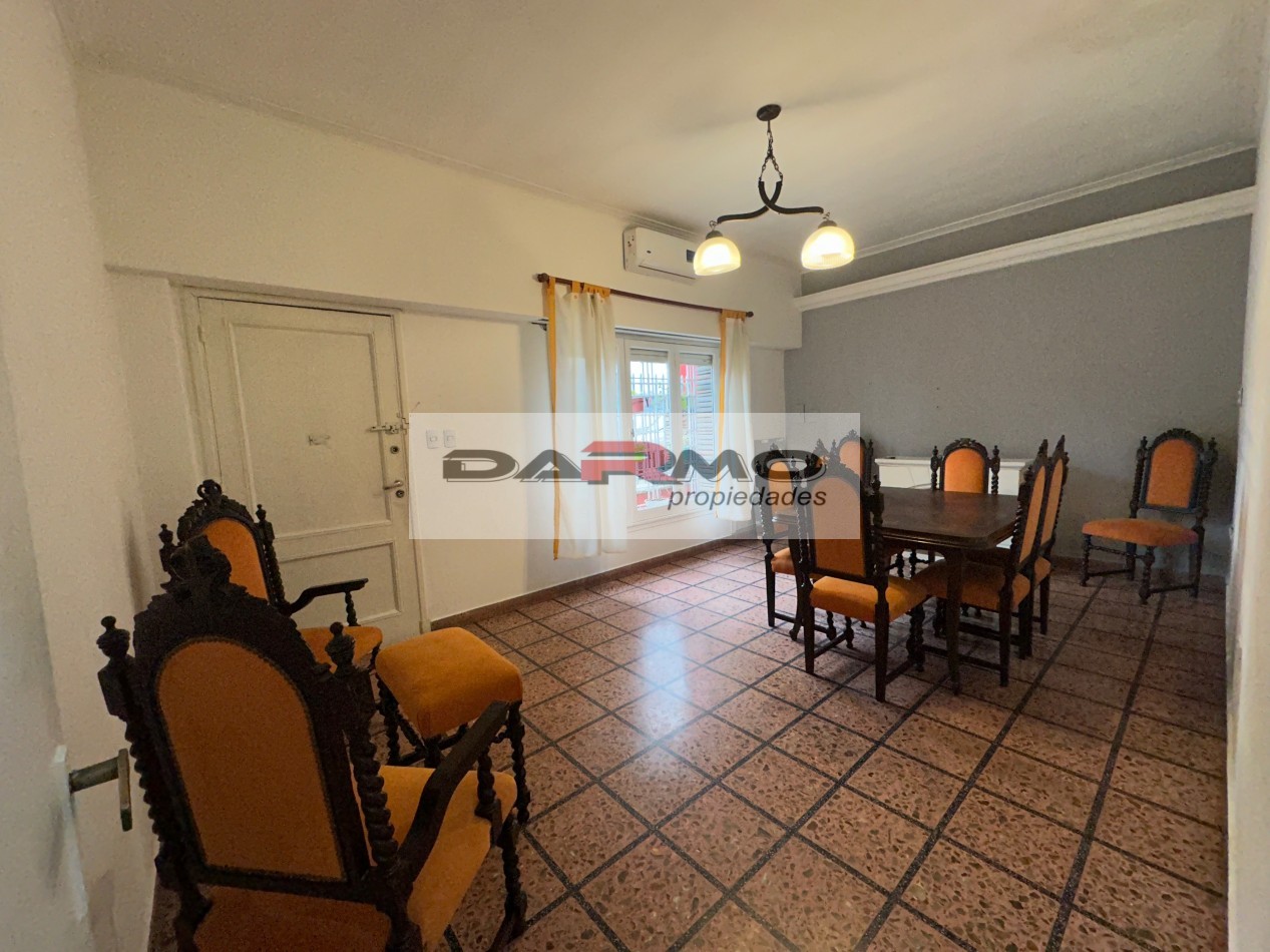 EXCELENTE CASA 3AMB A MTS DE CENTRO COMERCIAL CHILAVERT VILLA LUGANO - GARAJE - PATIO ANDALUZ Y  TERRAZA