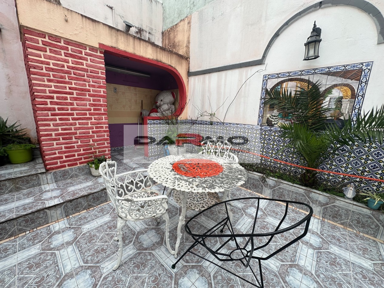 EXCELENTE CASA 3AMB A MTS DE CENTRO COMERCIAL CHILAVERT VILLA LUGANO - GARAJE - PATIO ANDALUZ Y  TERRAZA