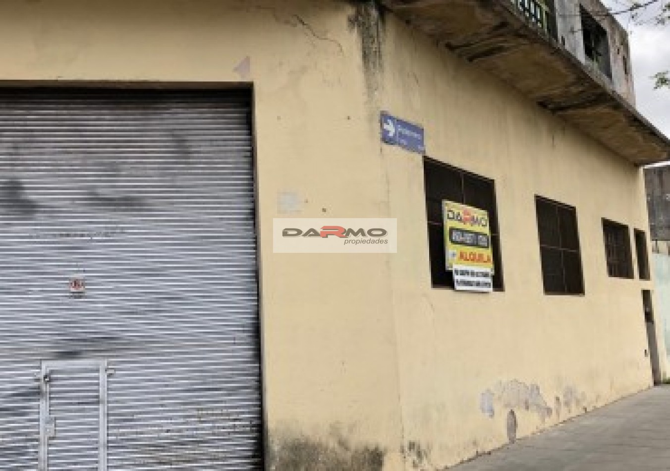 ALQUILER EXCELENTE GALPON CON VIVIENDA DE 5 AMB. ENTRADA DE CAMION 200M2 TOTAL APROX EN VILLA SOLDATI
