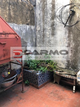 CASA 3 AMBIENTES CON ENTRADA DE AUTO TECHADA EN VILLA RIACHUELO