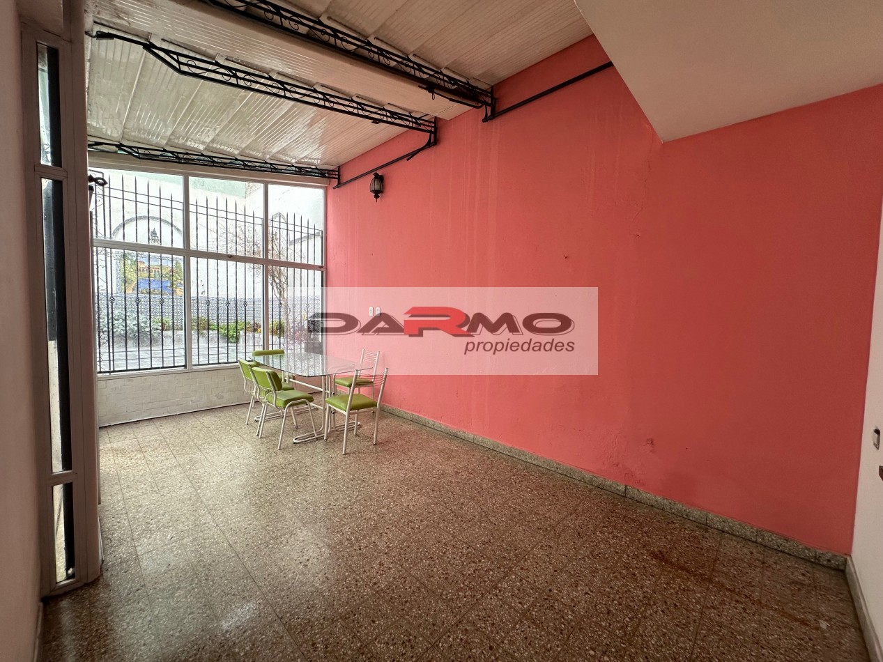 EXCELENTE CASA 3AMB A MTS DE CENTRO COMERCIAL CHILAVERT VILLA LUGANO - GARAJE - PATIO ANDALUZ Y  TERRAZA