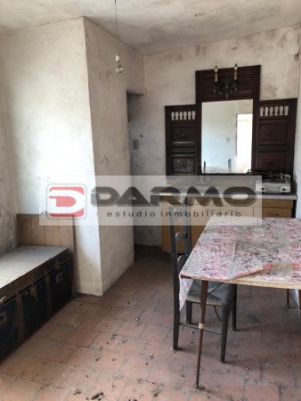 CASA 3 AMBIENTES CON ENTRADA DE AUTO TECHADA EN VILLA RIACHUELO