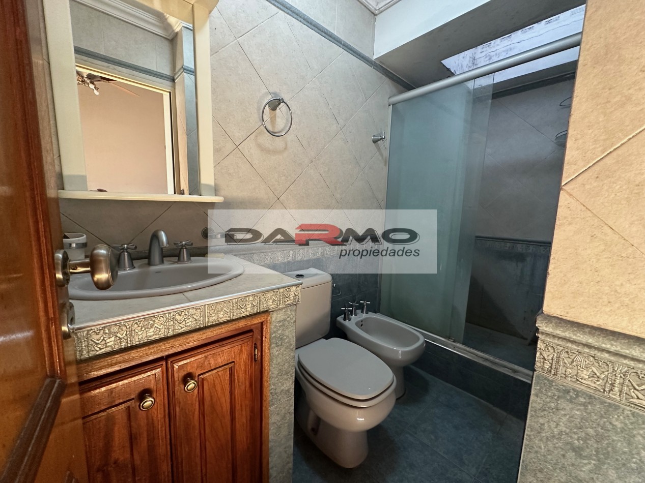 EXCELENTE CASA 9 AMBIENTES IDEAL USO VIVIENDA, COMERCIAL O PROFESIONAL, CLINICA MEDICA, 670 M2 - VILLA LUGANO