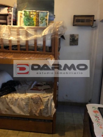 CASA 3 AMBIENTES CON ENTRADA DE AUTO TECHADA EN VILLA RIACHUELO