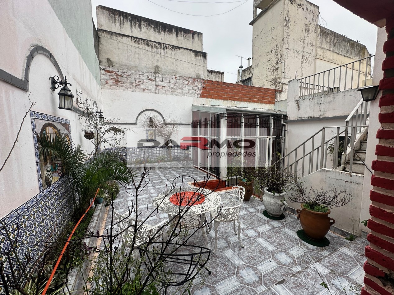 EXCELENTE CASA 3AMB A MTS DE CENTRO COMERCIAL CHILAVERT VILLA LUGANO - GARAJE - PATIO ANDALUZ Y  TERRAZA