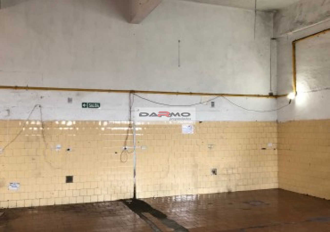 ALQUILER EXCELENTE GALPON CON VIVIENDA DE 5 AMB. ENTRADA DE CAMION 200M2 TOTAL APROX EN VILLA SOLDATI