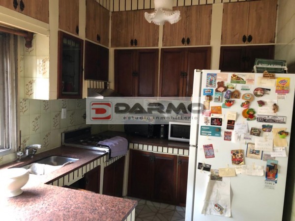CASA 3 AMBIENTES CON ENTRADA DE AUTO TECHADA EN VILLA RIACHUELO