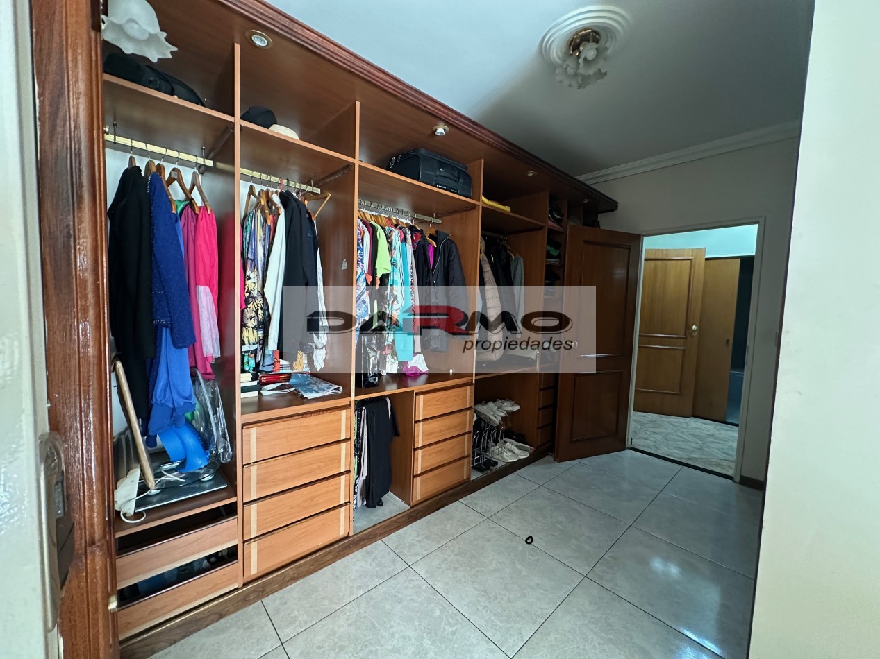 EXCELENTE CASA 9 AMBIENTES IDEAL USO VIVIENDA, COMERCIAL O PROFESIONAL, CLINICA MEDICA, 670 M2 - VILLA LUGANO