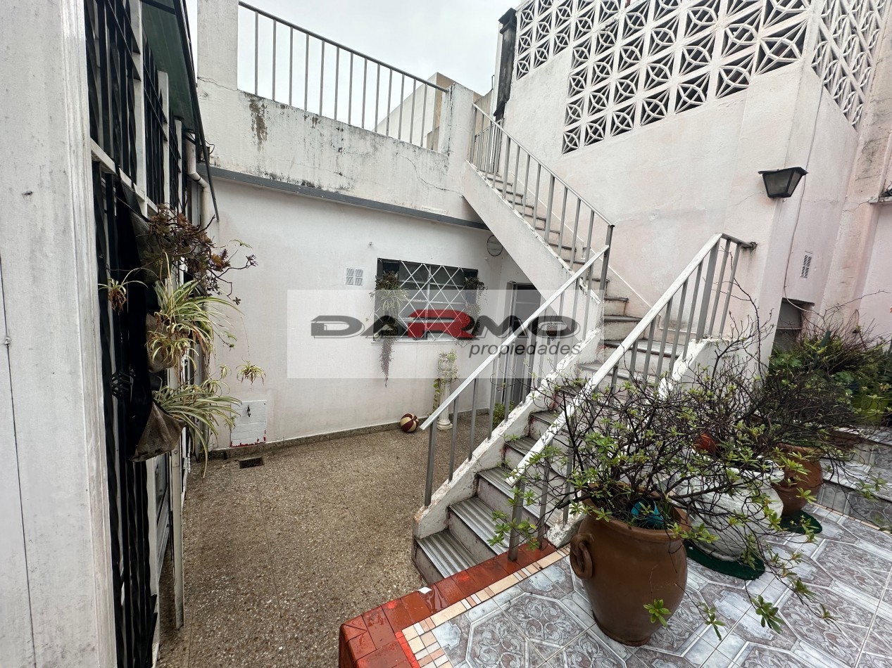 EXCELENTE CASA 3AMB A MTS DE CENTRO COMERCIAL CHILAVERT VILLA LUGANO - GARAJE - PATIO ANDALUZ Y  TERRAZA