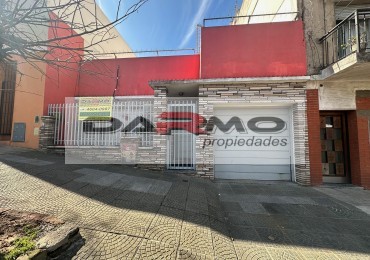 EXCELENTE CASA 3AMB A MTS DE CENTRO COMERCIAL CHILAVERT VILLA LUGANO - GARAJE - PATIO ANDALUZ Y  TERRAZA