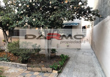 CASA 3 AMB CON JARDIN PROXIMO AL CENTRO COMERCIAL CHILAVERT VILLA LUGANO